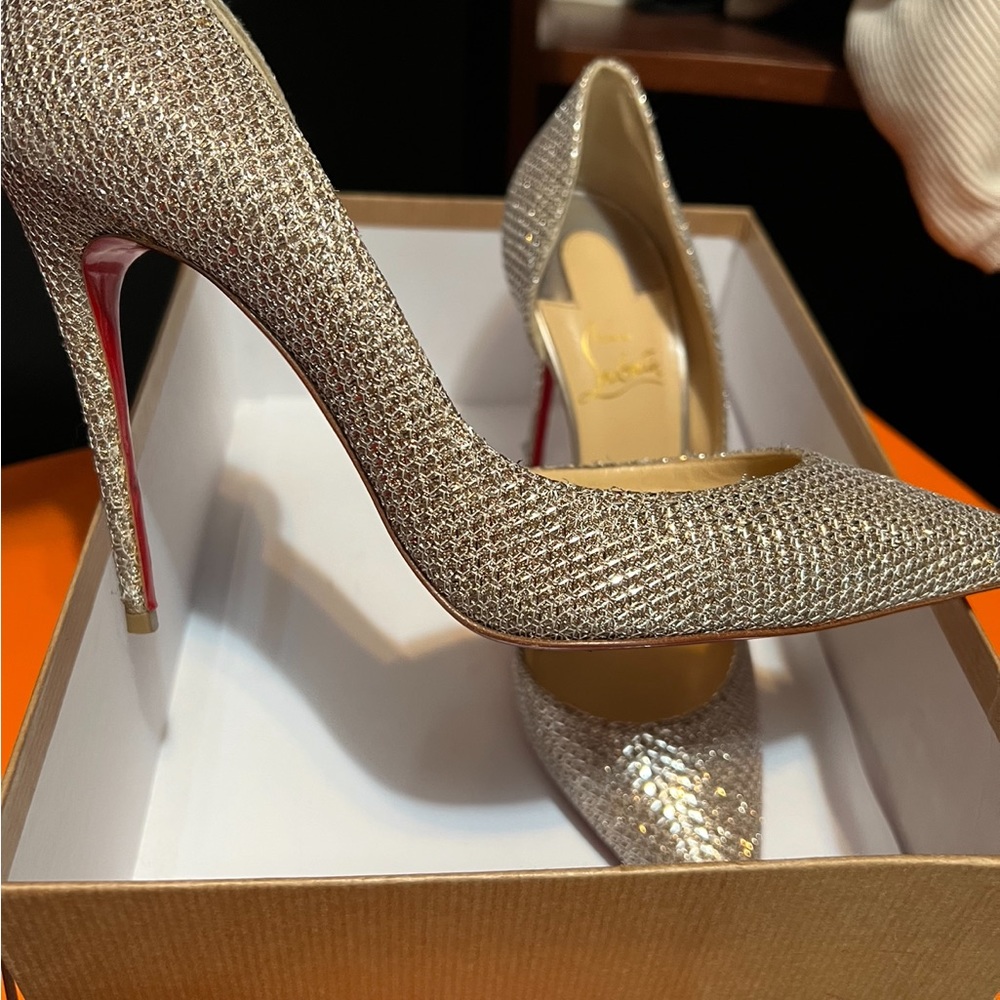 Christian Louboutin Pumps Size 38 open to offers!